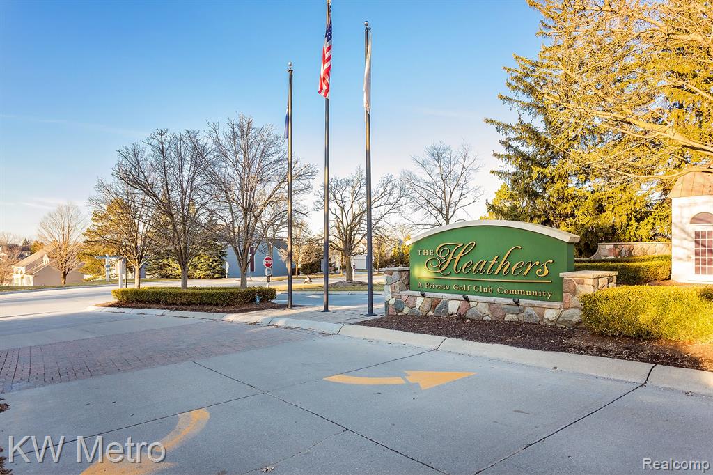 516 NEWBURNE POINTE, Bloomfield Hills, MI 48304 — Photo 37