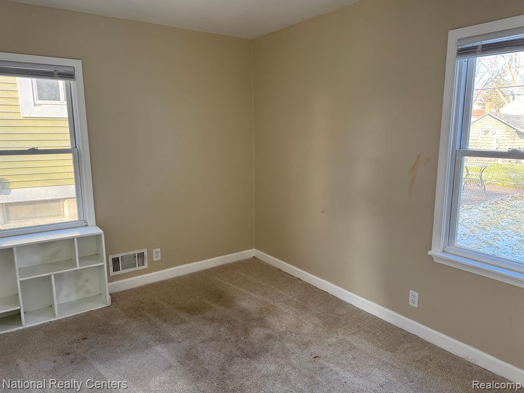 70 W MAPLEDALE Avenue, Hazel Park, MI 48030 — Photo 15