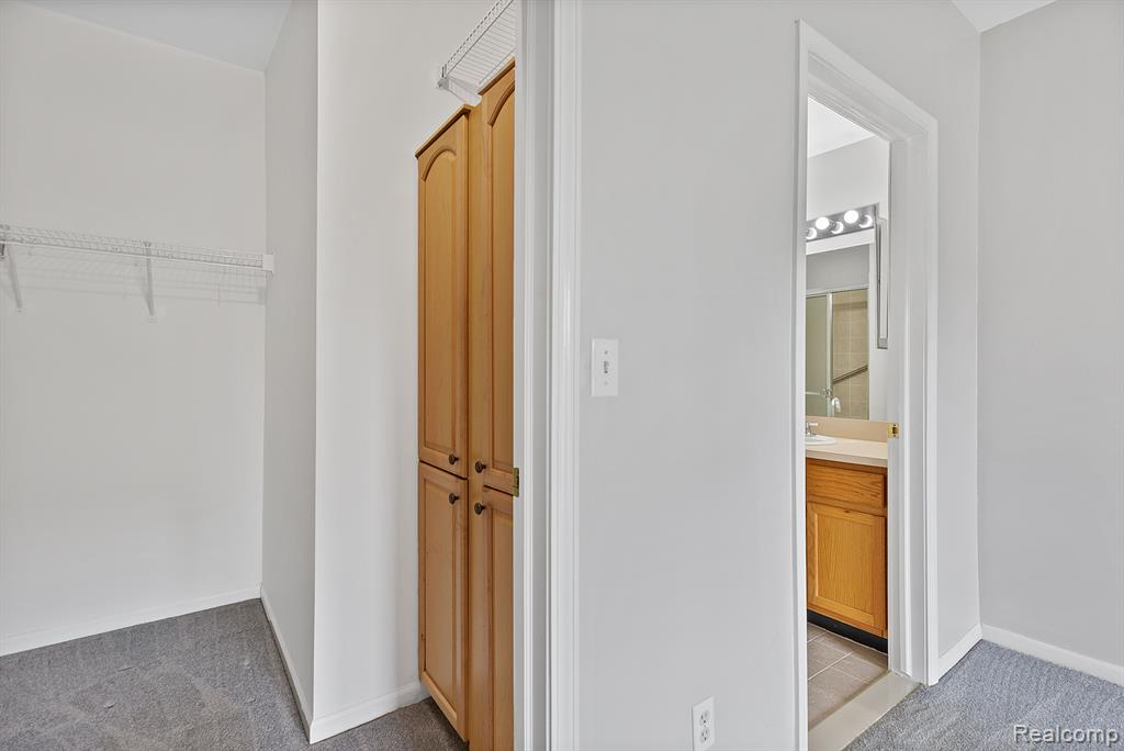 1924 FLAGSTONE Circle, Rochester, MI 48307 — Photo 17