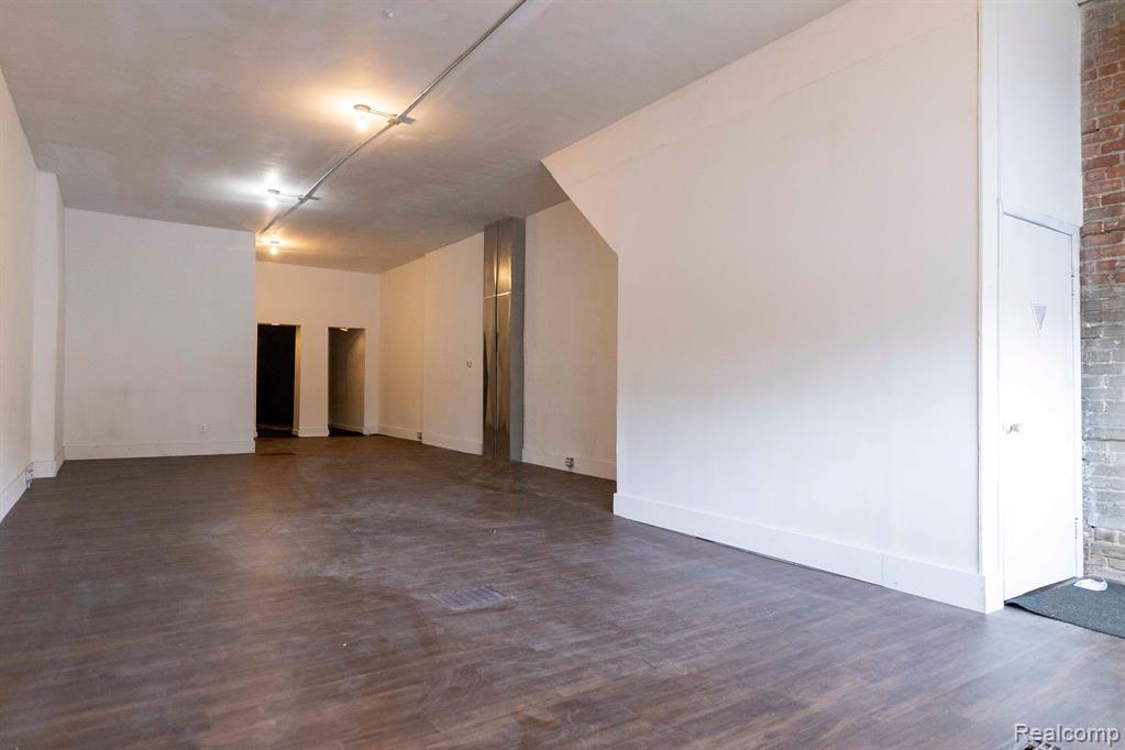 14536 E JEFFERSON Avenue - Photo 3