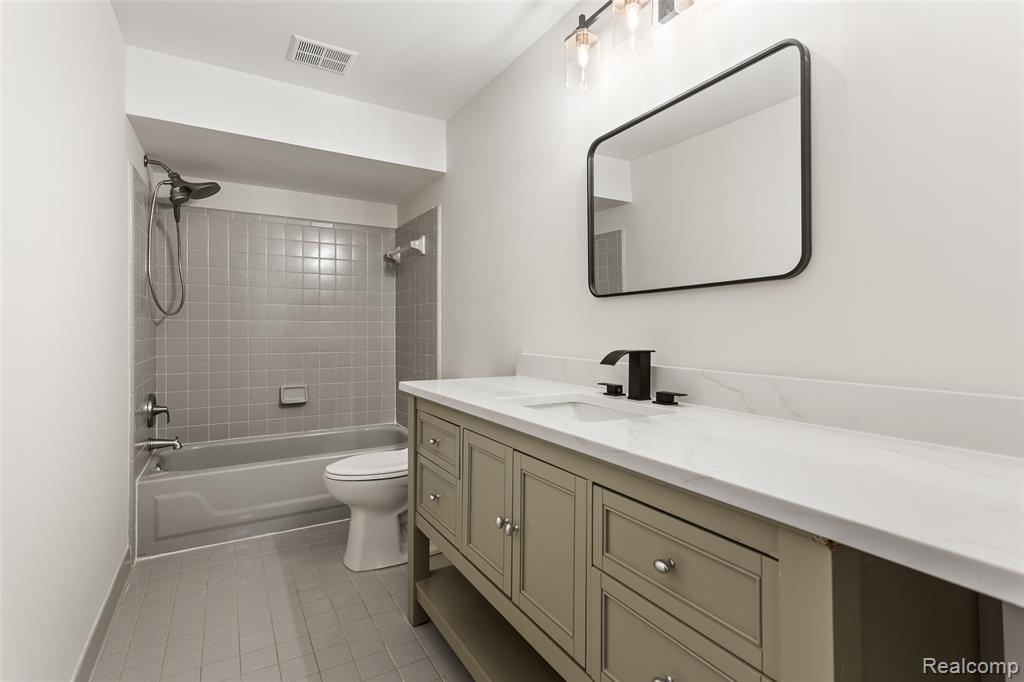 6890 Duchess Court, Troy, MI 48098 — Photo 48