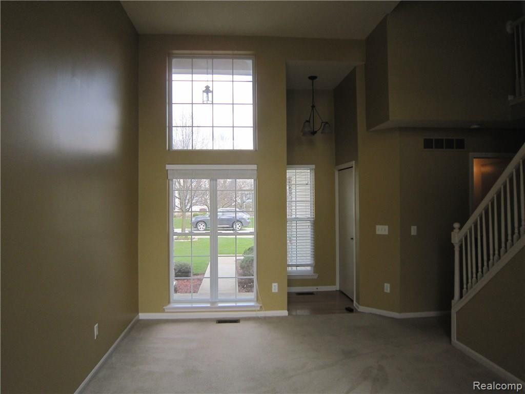 1069 CALPERNIA, Wixom, MI 48393 — Photo 5