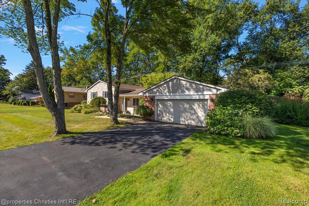 6756 Spruce Drive, Bloomfield Hills, MI 48301 — Photo 3