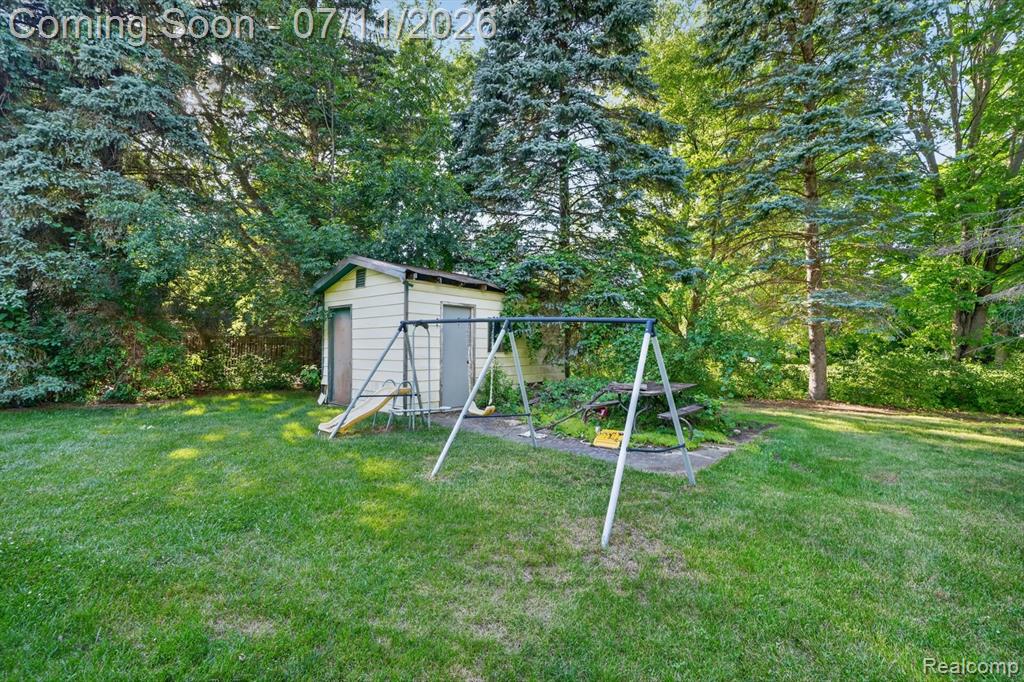 4430 N Center Road, Flint, MI 48506 — Photo 42