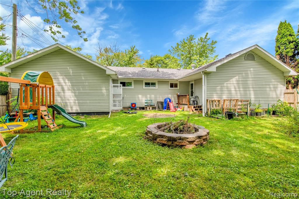 5648 Parkview Street, Newport, MI 48166 — Photo 17