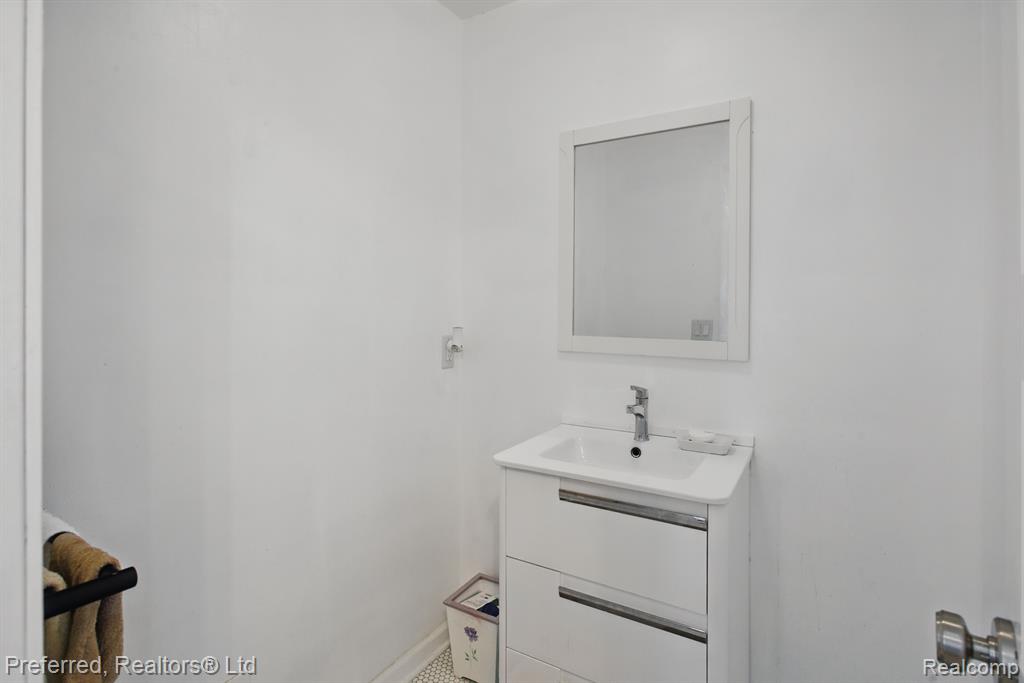 454 Woodland Drive, Saline, MI 48176 — Photo 11