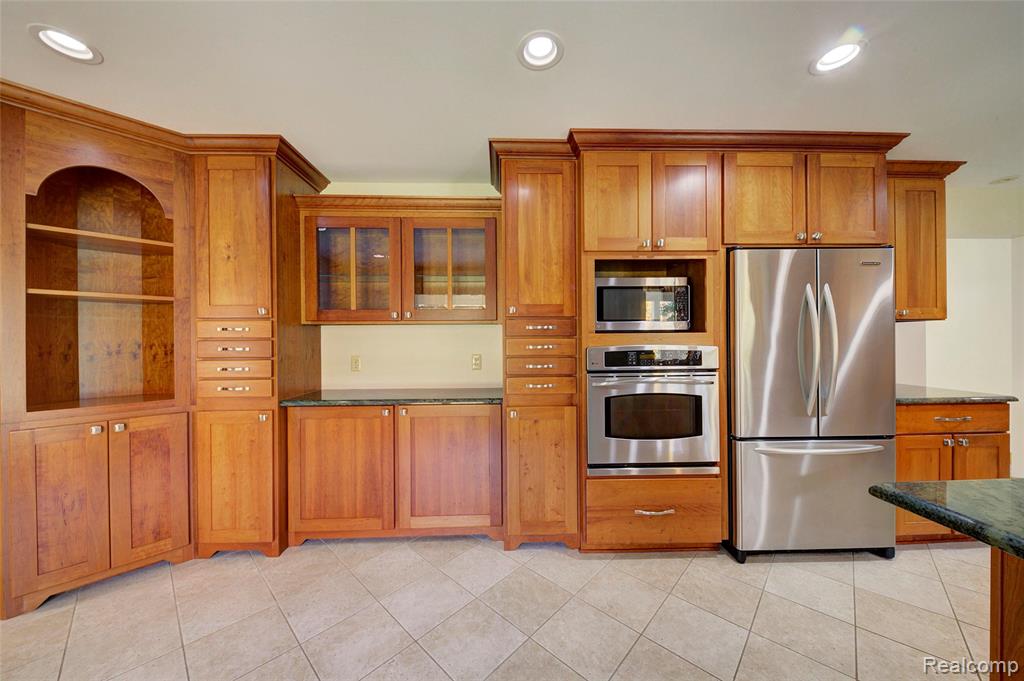 7603 Hamburg Road, Brighton, MI 48116 — Photo 13