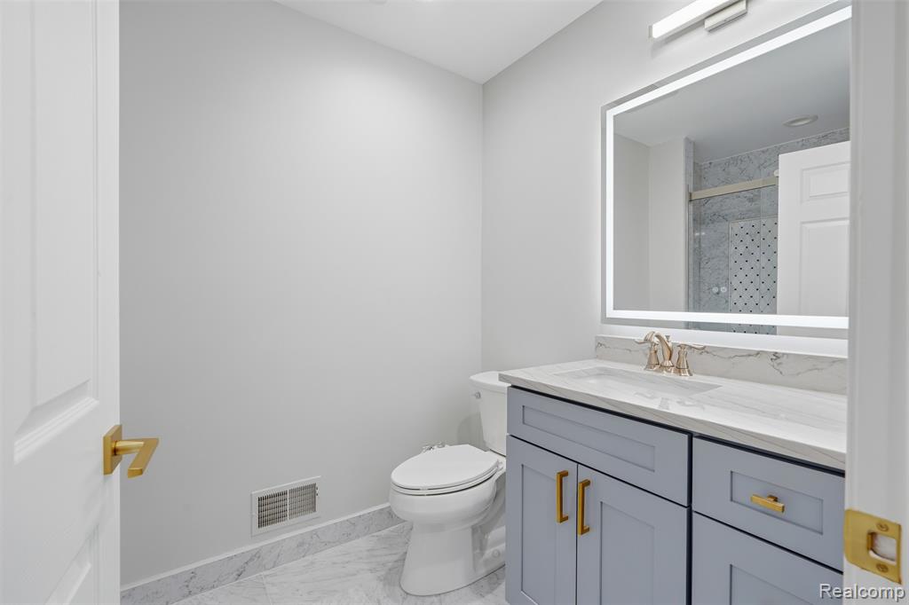 4212 April Lane, Sterling Heights, MI 48310 — Photo 34