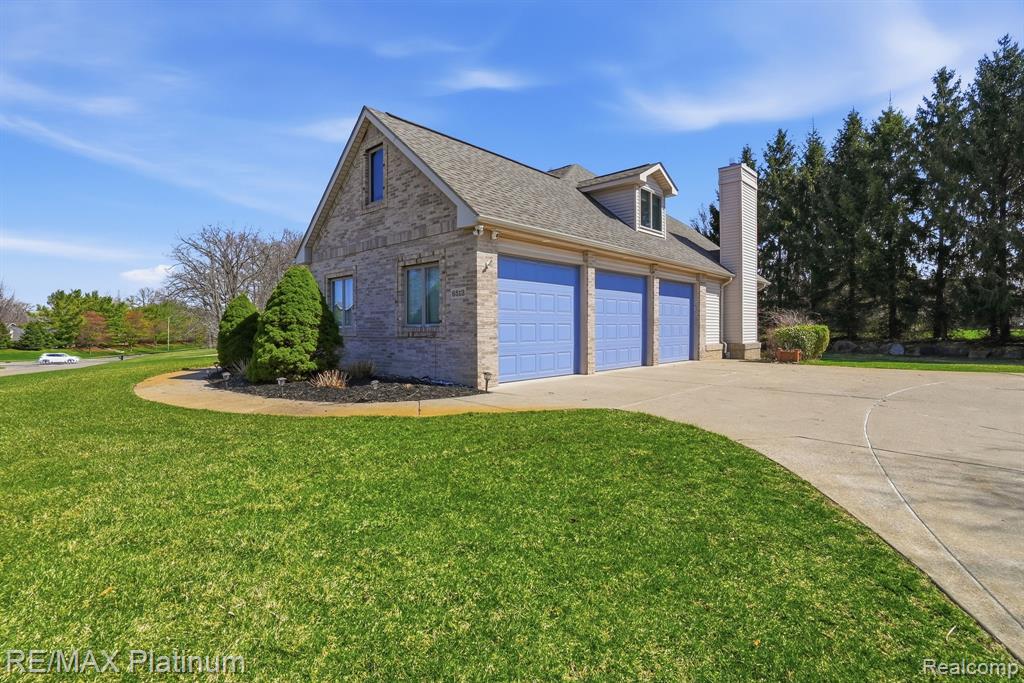 6513 E Ridge Court, Brighton, MI 48116 — Photo 2