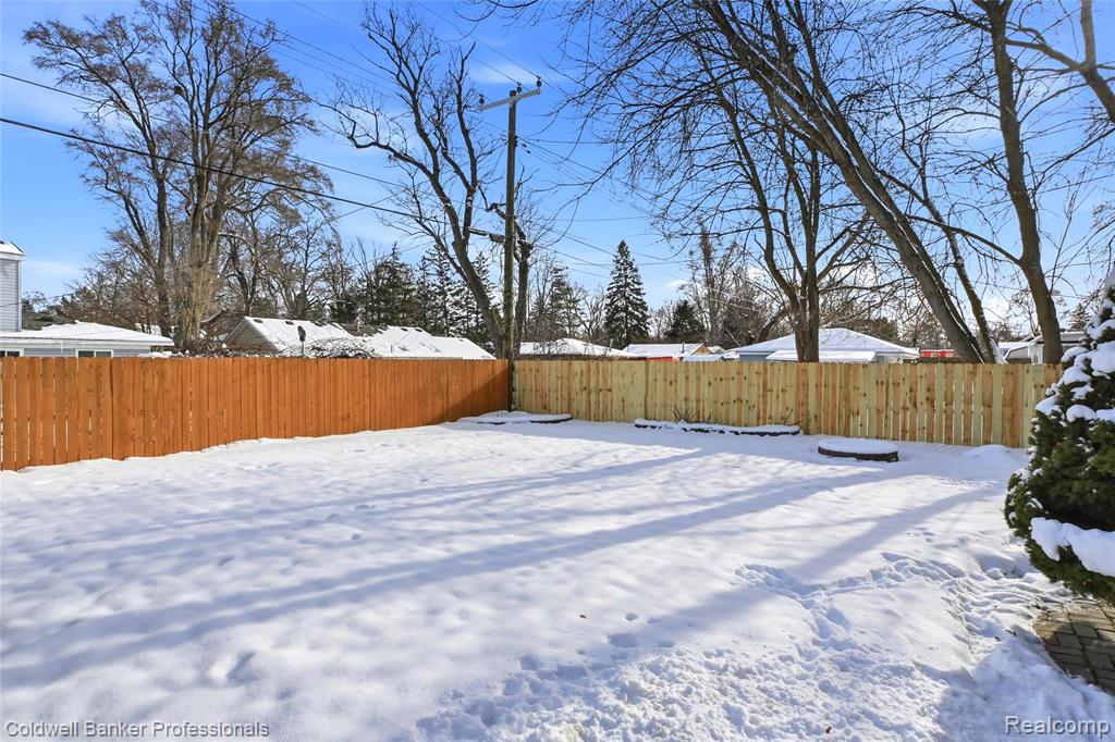 4904 Lake Grove Drive, White Lake, MI 48383 — Photo 4