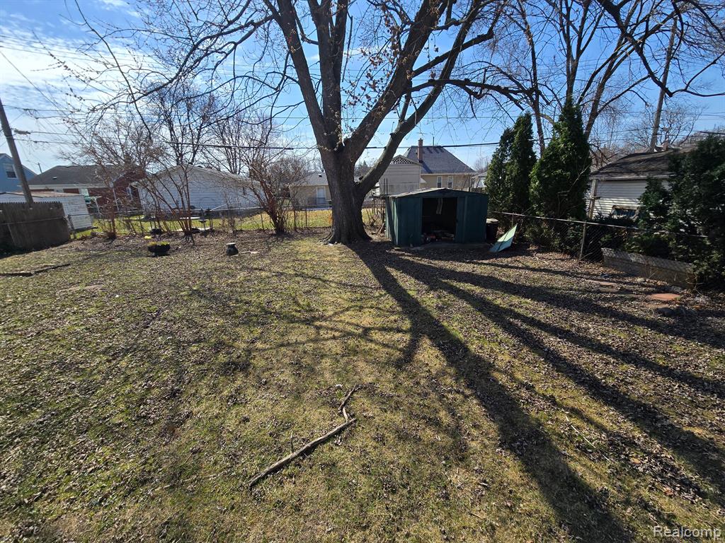 814 E EVELYN Avenue, Hazel Park, MI 48030 — Photo 14