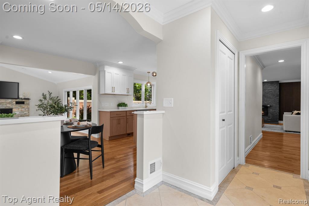 6739 White Pine Court, Bloomfield Hills, MI 48301 — Photo 11