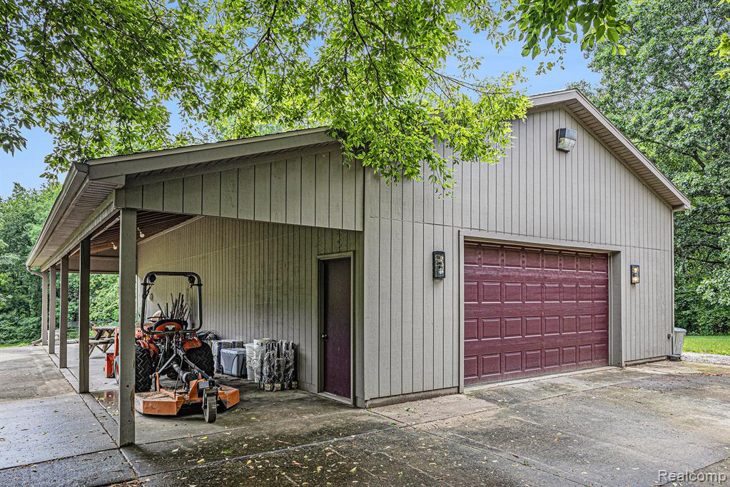 4301 Rolling Acres Drive, Hartland, MI 48353 — Photo 64