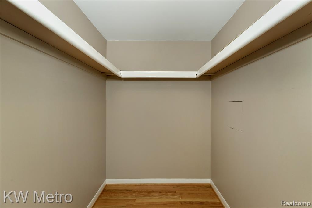 5897 Sutters Lane, Bloomfield Hills, MI 48301 — Photo 32