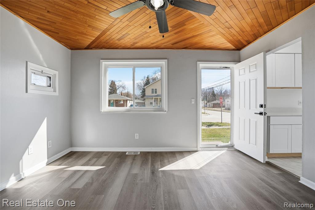 5416 JACKSON Street, Dearborn Heights, MI 48125 — Photo 4