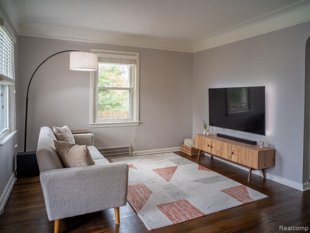 512 N REMBRANDT Avenue, Royal Oak, MI 48067 — Photo 5