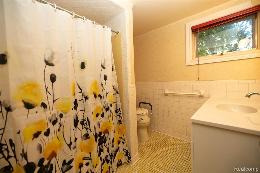 6084 Upper Straits Boulevard, West Bloomfield, MI 48324 — Photo 40