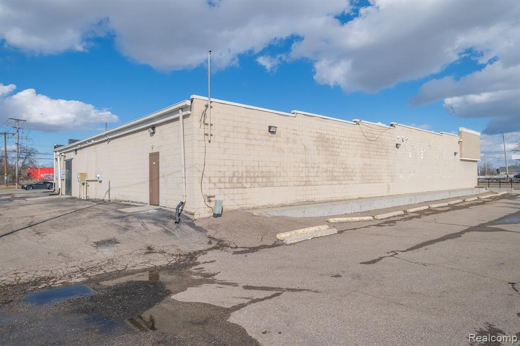 7021 N Saginaw Street, Flint, MI 48505 — Photo 4