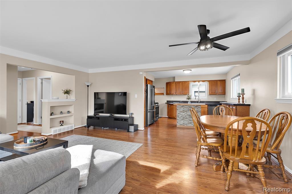 8731 N Hubbard Street, Westland, MI — Photo 2