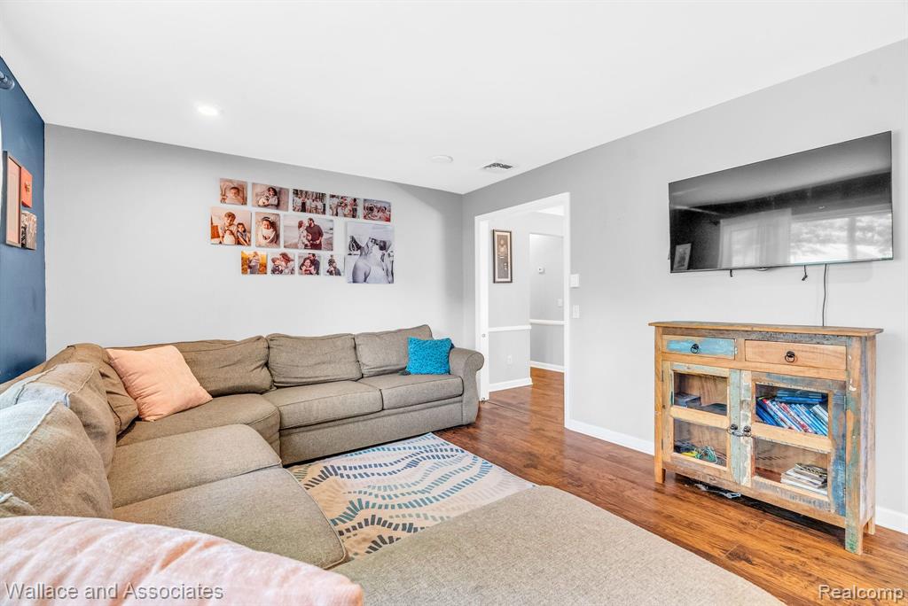 4290 GUILFORD Lane, Fort Gratiot, MI 48059 — Photo 15