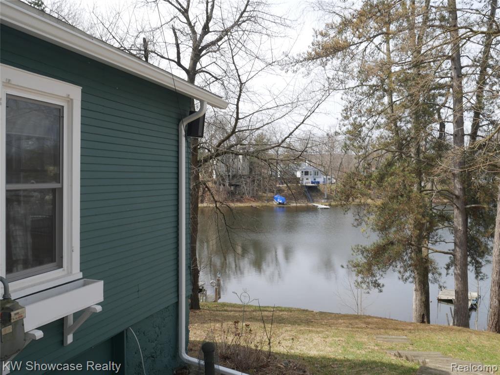 913 PEARSON Drive, Milford, MI 48381 — Photo 3