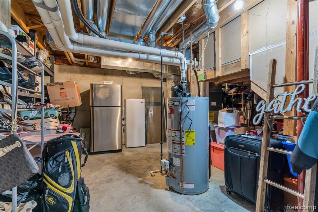 5827 WESTWOOD Drive, Grand Blanc, MI 48439 — Photo 51