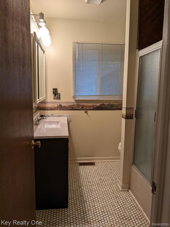 150 PORTER Lane, Leonard, MI 48367 — Photo 22