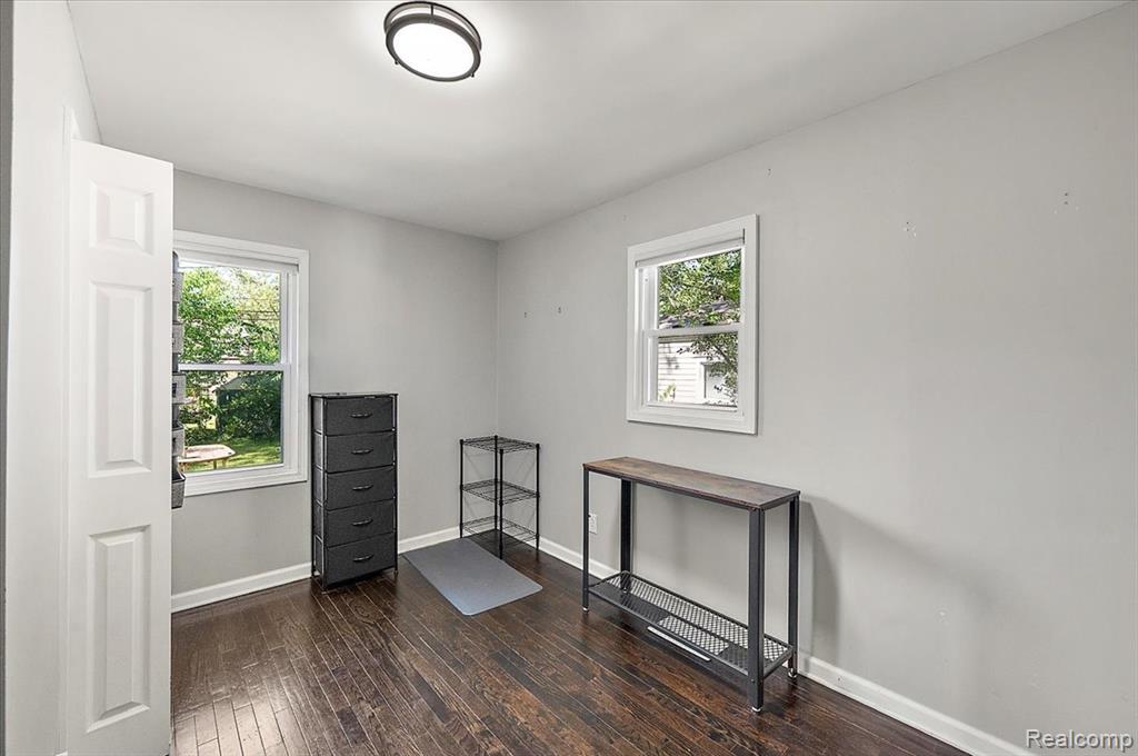 136 W Elza Avenue, Hazel Park, MI 48030 — Photo 14