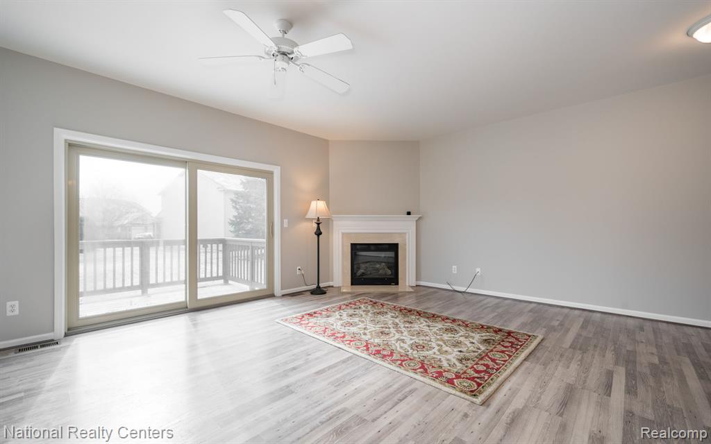 1291 Azalea Lane, 120, Waterford, MI 48327 — Photo 4