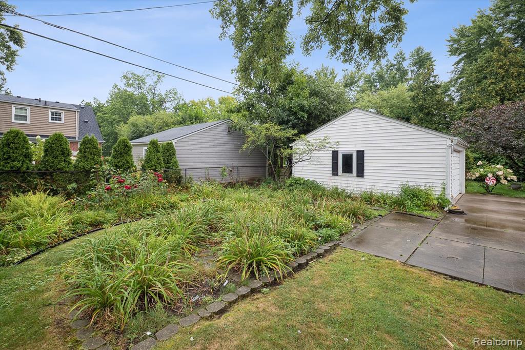 18870 Beverly Road, Beverly Hills, MI 48025 — Photo 38