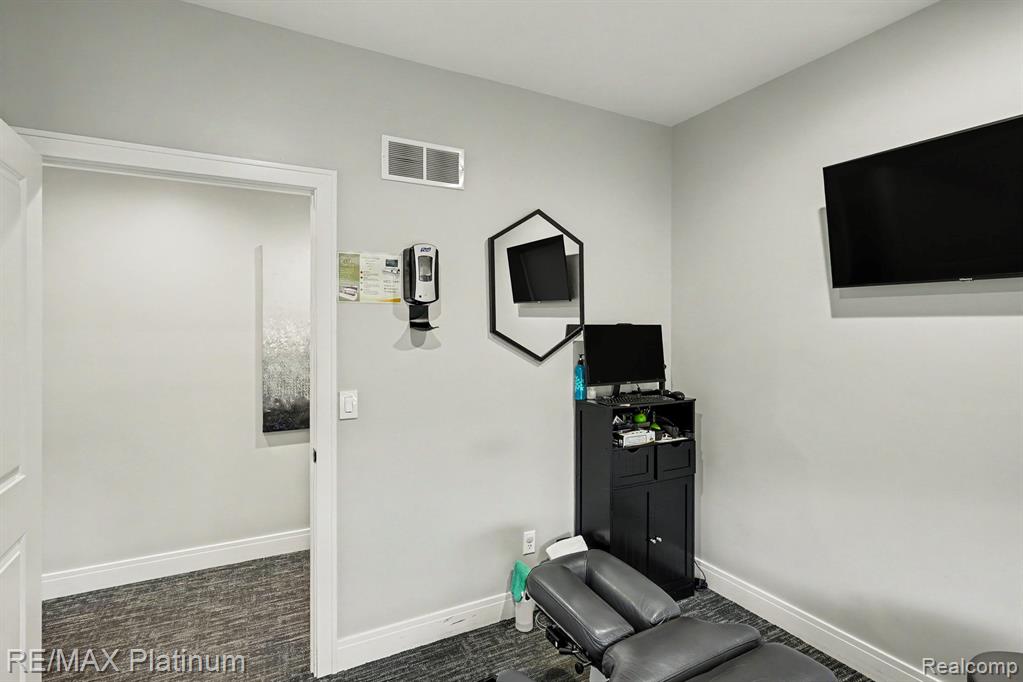 8082 W GRAND RIVER, Brighton, MI 48114 — Photo 21