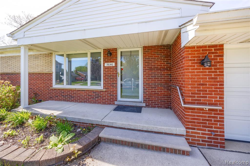 5646 Cambourne Street, Dearborn Heights, MI 48127 — Photo 4