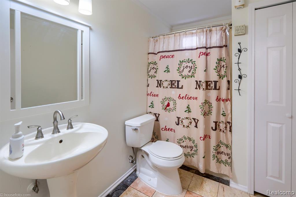 730 Stirling Street, Pontiac, MI 48340 — Photo 22