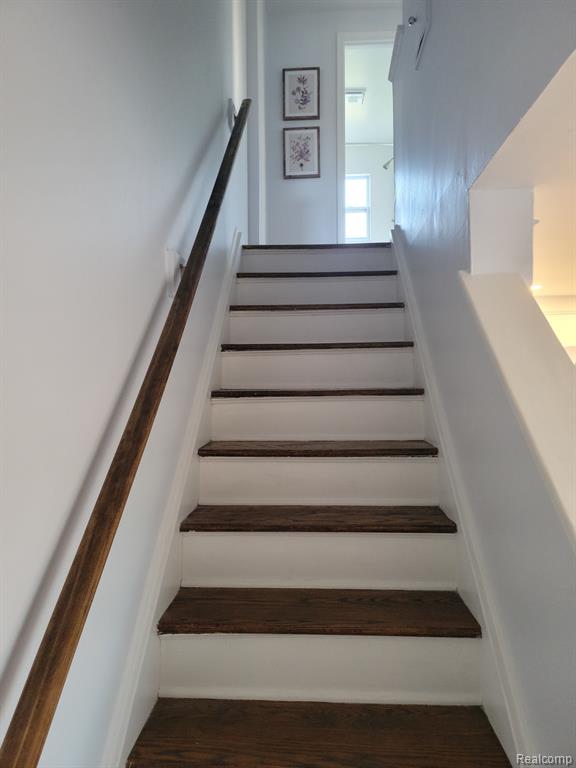 614 E 13 MILE Road, Royal Oak, MI 48073 — Photo 15