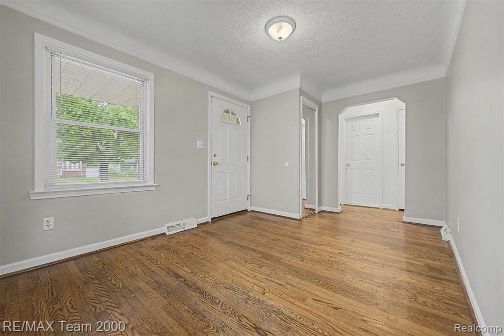 5635 Westpoint Street, Dearborn Heights, MI 48125 — Photo 4