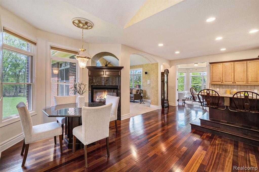 8294 WARWICK GROVES, Grand Blanc, MI 48439 — Photo 10