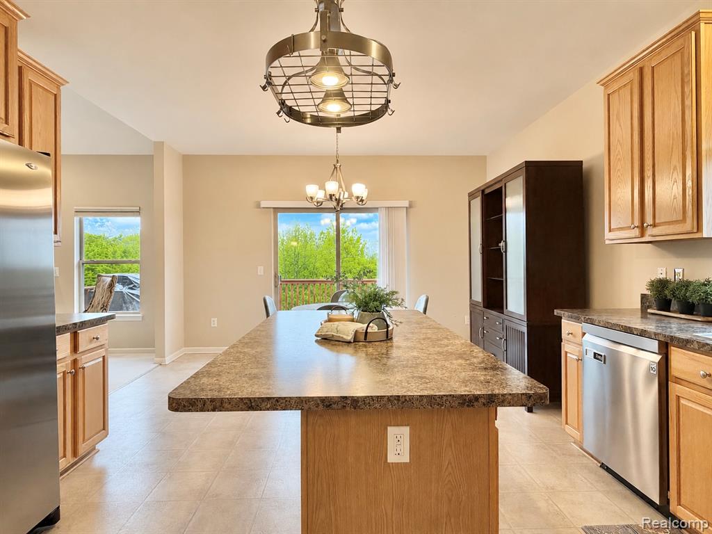4438 Thornhill Drive, Auburn Hills, MI 48326 — Photo 18