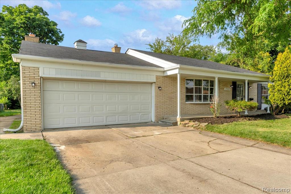 19039 Elsmere Avenue, Eastpointe, MI 48021 — Photo 3