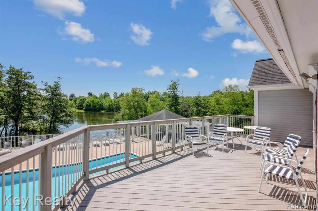 50424 LIVINGSTON Drive, Northville, MI 48168 — Photo 44