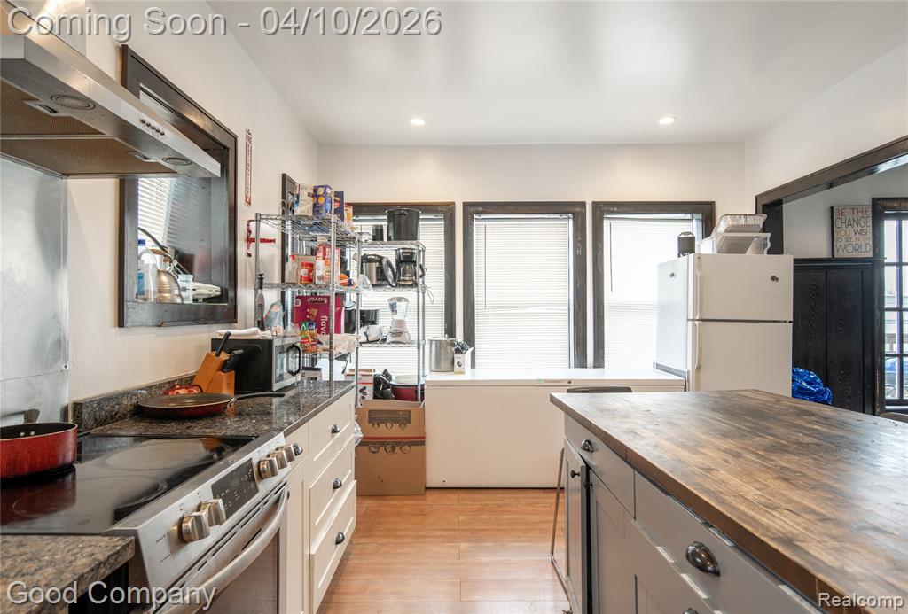 30 Lawrence Street, Detroit, MI 48202 — Photo 15