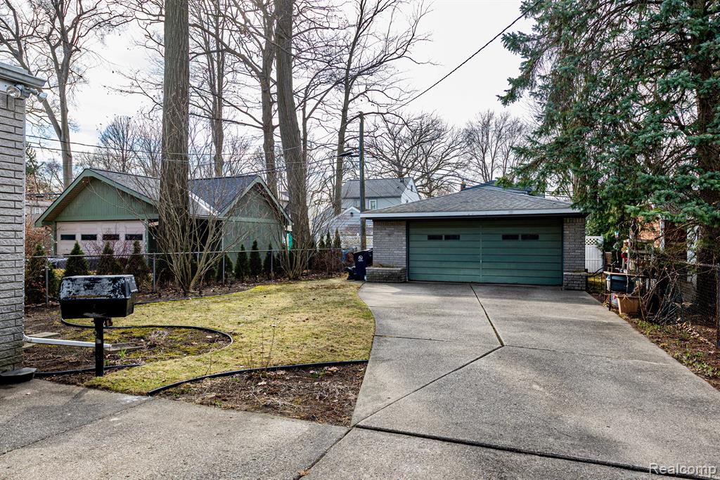 506 S VERMONT Avenue, Royal Oak, MI 48067 — Photo 20