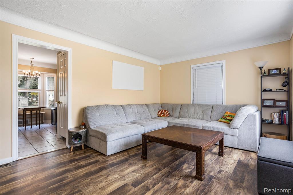 620 W KALAMA Avenue, Madison Heights, MI 48071 — Photo 5