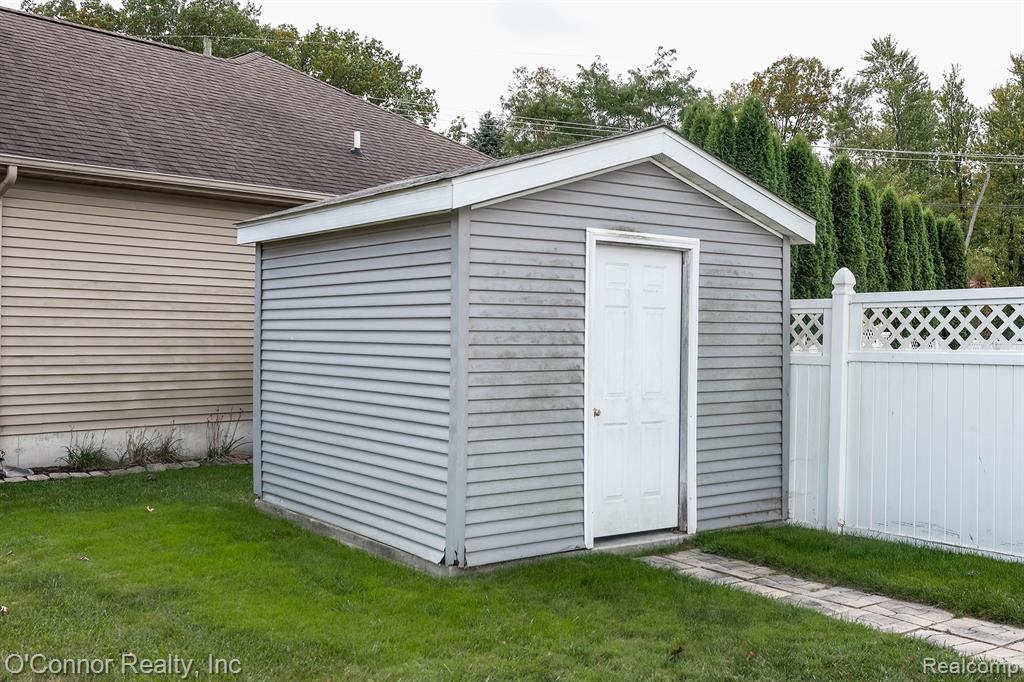 955 Covington, Marysville, MI 48040 — Photo 36