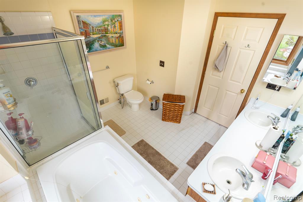 41647 SINGH Drive, Canton, MI 48188 — Photo 34