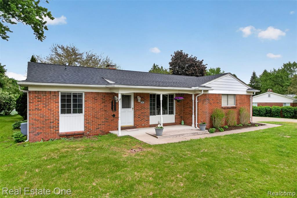2802 Costa Mesa Road, Waterford, MI 48329 — Photo 2