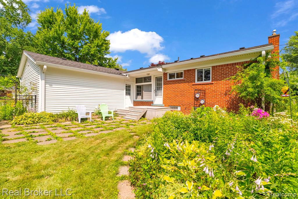 42347 Brentwood Drive, Plymouth, MI 48170 — Photo 38