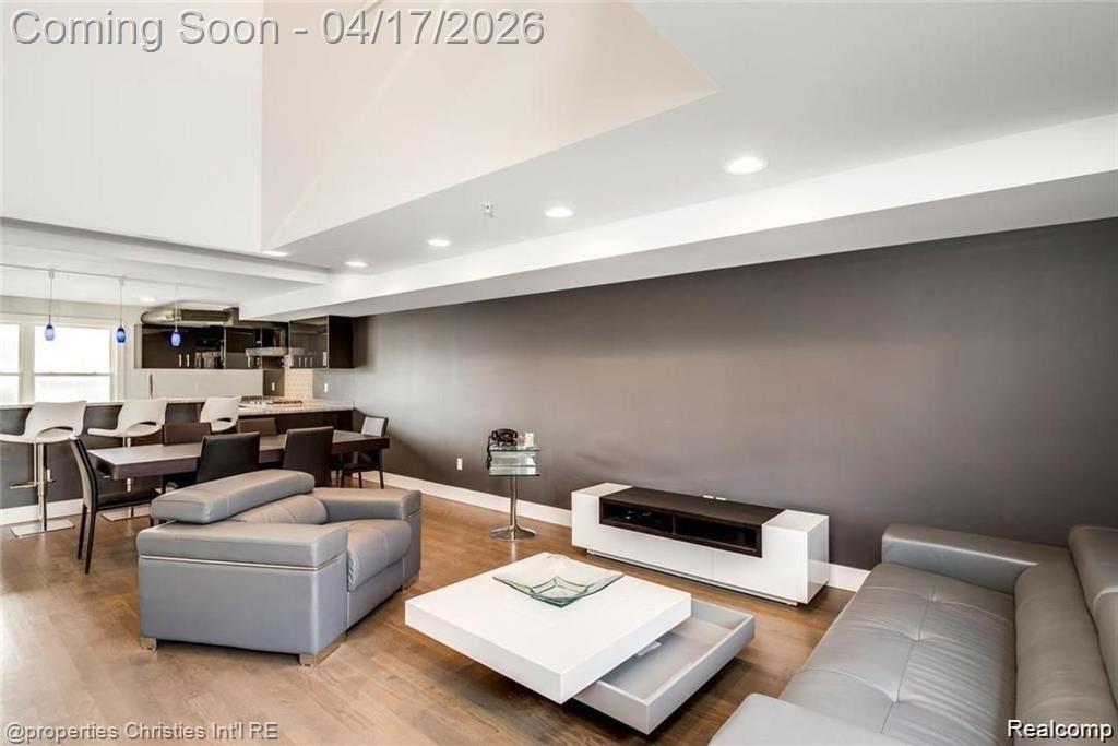 642 W 11 MILE Road, Royal Oak, MI 48067 — Photo 12