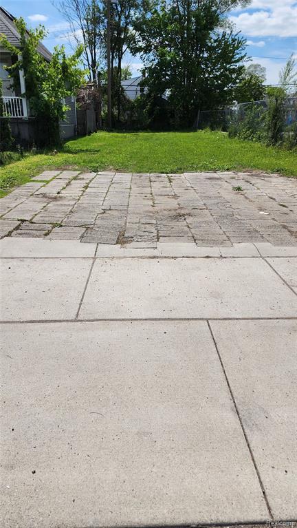 13015 Conant St, Hamtramck, MI 48212 — Photo 2