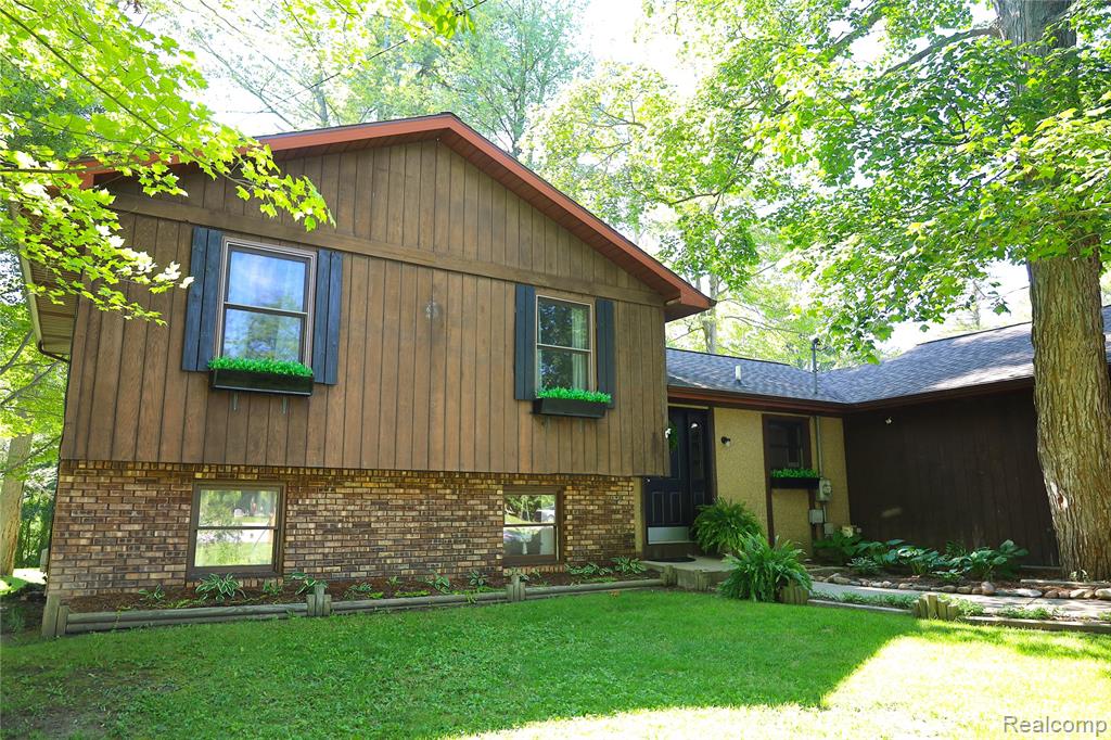 9509 Midland Road, Freeland, MI 48623 — front exterior