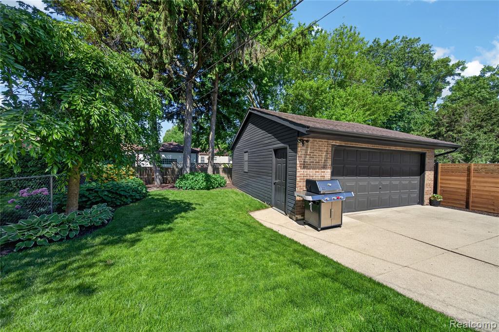 108 Maplefield Road, Pleasant Ridge, MI — Photo 30